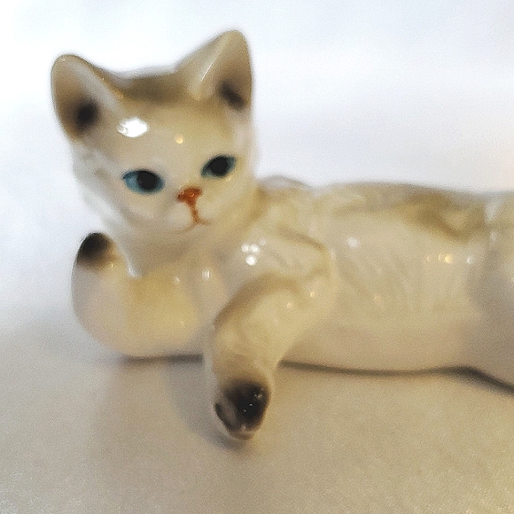 Vintage Bone China Cat Figurines  Set of Two - Picture 10 of 14
